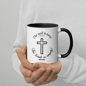 Slöjan är sönderriven, graven är tom mugg, kristen gåva mugg, uppståndelsegåva mugg, kristen korsmugg, Jesus är uppstånden mugg, bibelversmugg
