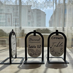 Nomi da tavolo in legno,Cartello da tavolo personalizzato,Carta da tavolo della reception,Cartello da tavolo in legno personalizzato con codice QR per menu e logo,Numero tavolo del ristorante