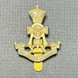 WWII Green Howards Regiment , Cap Badge, British Royal Army, Insignia, Militaria, Military Regalia, Great Britain, Kings Crown, World War II