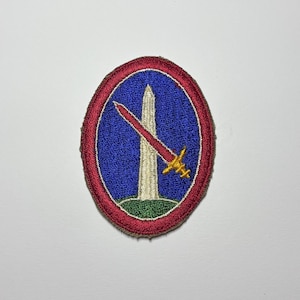 US Army Cloth Patch WWII, U.S. Military District of Washington, Monument, Red Sword, Embroidered , Cut Edge, Ground & AntiAircraft Defense