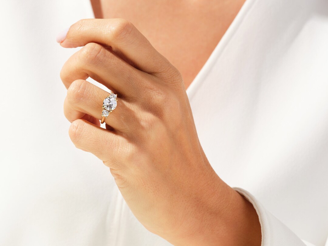 Three Stone Moissanite Engagement Ring / Prong Setting Moissanite