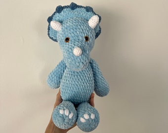 Blau Triceratops Dinosaurier Plüschtier, Häkeln Dino Plushie, Amigurumi Dinosaurier, Handgemachte Stofftier, Häkeln Stofftier