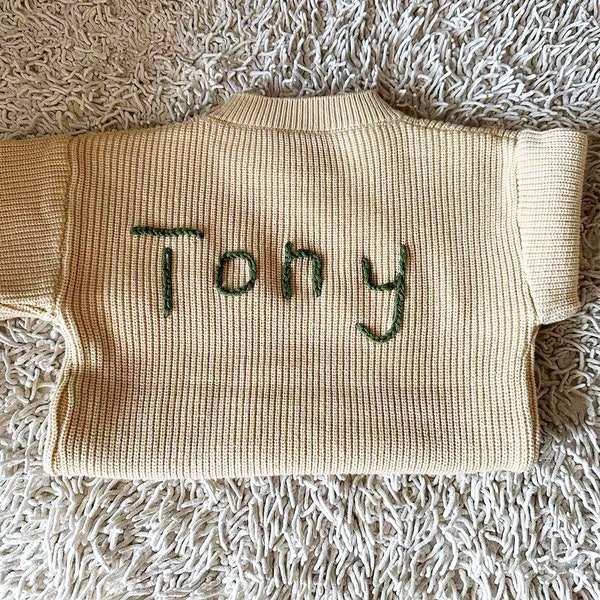 Customized Baby Sweaters: Presents for Little Ones with Personalized Embroidered Names - Ideal for Baby Showers and Birthdays