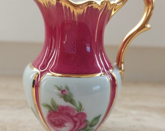 Delizioso vasetto in porcellana di Limoges, rosso bordeaux con bellissimi dettagli dorati e rare grandi rose rosa, fatto a mano a Limoges, Francia