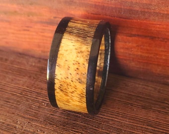 Anillo de madera de tamarindo spalted con ébano exótico en los lados