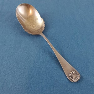 Imperial Silver IMV4 ~ Berry Casserole Spoon 8 3/4" long ~ Silverplate ~ Beautiful Vintage Grape Strawberry Raspberry ~~ Fan Tip Flatware