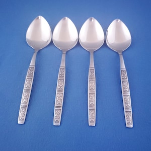 Oneida VISTA ~ Soup Spoons 6 7/8&quot; ~ Rose Textured Glossy Stainless ~ Beautiful Vintage Flatware ~ Sold in Sets of 4