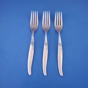 Oneida LA ROSE ~ Dinner Forks 7 1/4&quot; ~ Stainless ~ Beautiful Vintage Flatware ~ Sold in Sets of 3