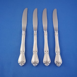 Oneida ARBOR ROSE ~ Dinner Knife 8 3/8&quot; ~ True Rose Stainless ~ Beautiful Vintage Flatware ~ Sold in Sets of 4