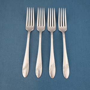 Oneida QUEEN BESS ii 1946 Silverplate ~ Dinner Fork 7 1/2" ~ Beautiful Vintage Flatware ~ Sold in sets of 4