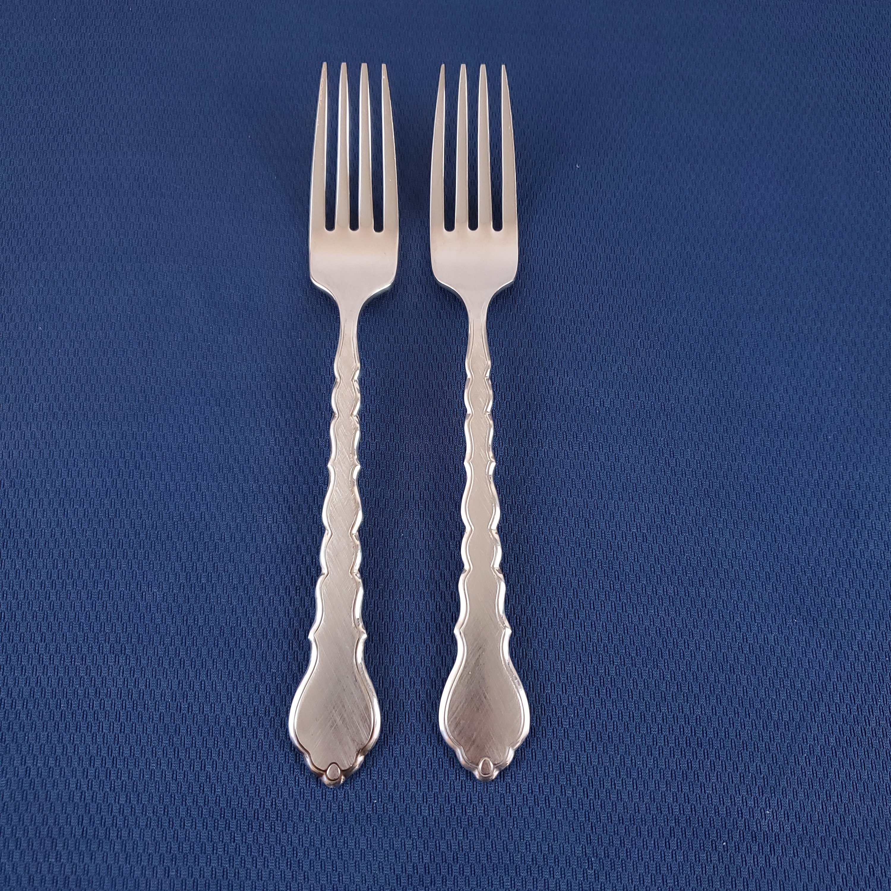 Oneida Stainless CELLO Dinner Forks 7 1/4 Beautiful Vintage Pattern