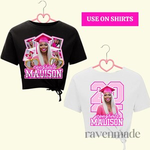Peut inclure: Deux crop tops, un noir et un blanc, suspendus &agrave; des cintres roses en forme de c&oelig;ur. Le top noir pr&eacute;sente un collage photo avec le texte "congrats MADISON". Le top blanc affiche "22" et "congrats MADISON".