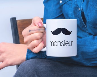 Taza de cerámica Monsieur 11 oz / Idea de regalo divertido / Taza de declaración / Bigote negro / Francés / Taza de café de la mañana / Regalo de graduación / Amante del café /
