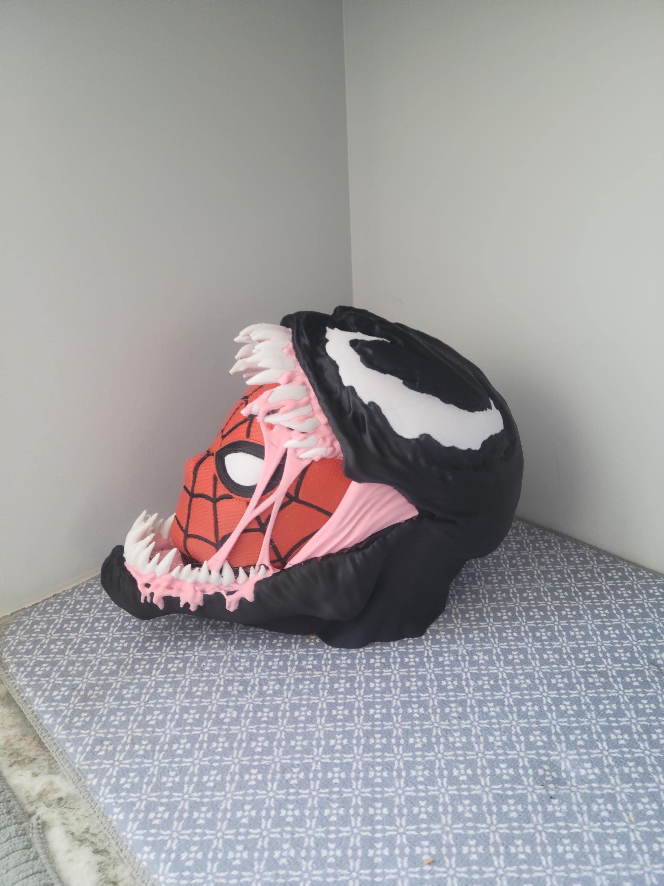 マーベル スパイダーマンヴェノム ヘッドフォンスタンド Spiderman & Venom Headphone Stand STL File. 3D Digital