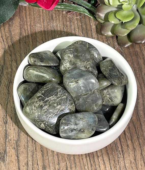 Labradorite /Tumbled /Madagascar/ Iridescent