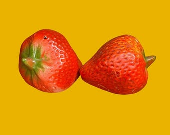 Vintage Ceramic Strawberry Salt and Pepper Shakers Realistic Fruit