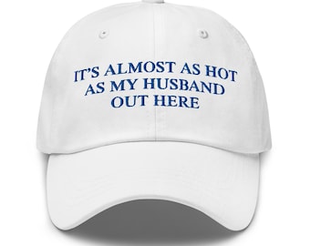 Gorro divertido, Hace casi tanto calor como mi marido aquí fuera, Gorro de esposa, Gorro de novia, Gorro bordado, Gorro de humor para adultos, Gorro raro, Gorro de meme, Gorro de moda