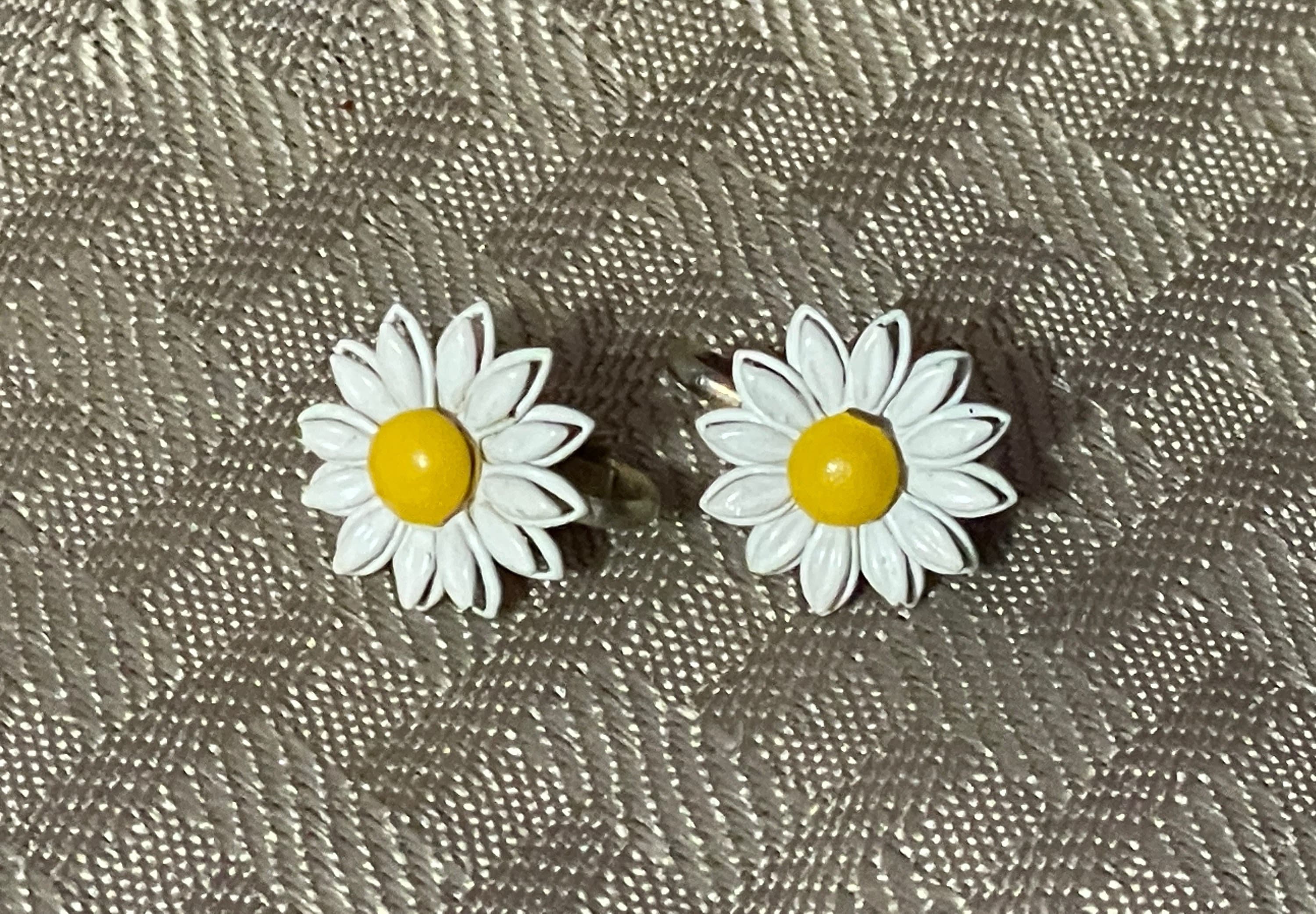 ピアス [VINTAGE HOLLYWOOD] Petit Shine Daisy Earrings 70s Daisy Hoop Earrings – LE CHIC MIAMI