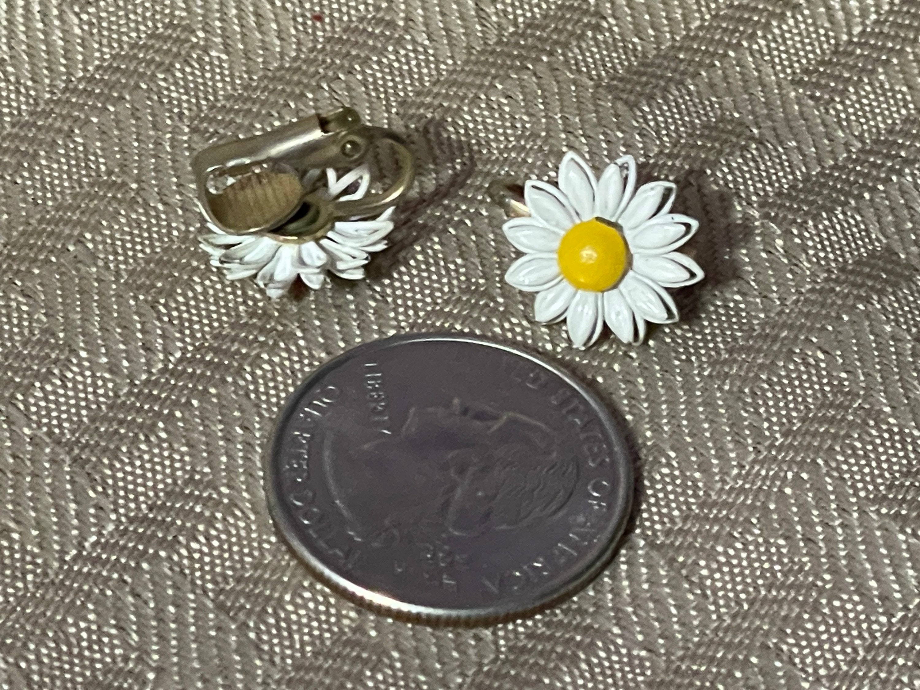 Vintage Daisies Earrings Enamel White With Yellow Center a