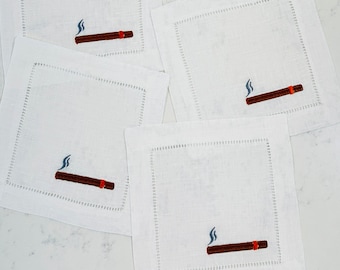 Servilleta de lino bordada con diseño de cigarro, Habano bordado, servilleta con diseño de cigarro, servilletas bordadas divertidas, idea de regalo para el Día del Padre, hecha en EE. UU.