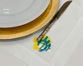 Mantel individual de lino bordado con peces tropicales, mantel individual de lino con motivos marinos, manteles individuales personalizados para cócteles con temática marina, juego de manteles individuales de lino blanco.