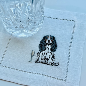 Embroidered King Charles Cavalier Dog Cocktail Linen Napkins, Embroider Puppy Linen Napkin, Dog with Champagne Napkin, Fun Dog Drink Napkin