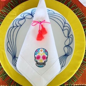 Embroidered Catrinas Set of Dinner Linen Napkins, Embroidered Skull Napkin, Calavera Napkins, Colorful Catrinas Napkins, Mexican Napkins