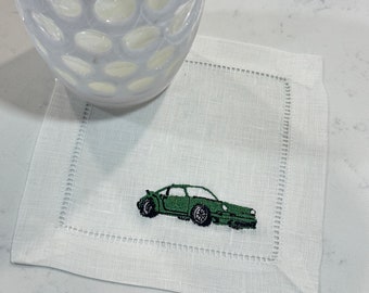 Servilleta de lino bordada personalizada con un Porsche vintage para cóctel, servilleta verde con un Porsche vintage bordado, regalo para amantes de los coches.