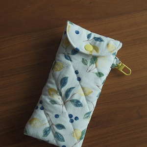 Étui à lunettes de soleil matelassé | Étui à lunettes en tissu | Pochette fleurie | Étui à lunettes Coquette | Coquette