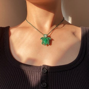 Sköldpaddsmakraméhalsband | Ädelstenshelande halsband | Justerbart halsband | Bohohalsband | Hippiehalsband | Present till henne | Kristallhalsband