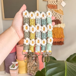 Llavero de macramé con margaritas / Llavero de macramé / Llavero de flores / Mini cordón / Llavero de macramé / Llavero bohemio / Accesorios para llaves