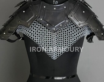 Armadura de caballero femenina: Gorguera y puñal de acero negro, parte superior de cota de malla - LARP Cosplay