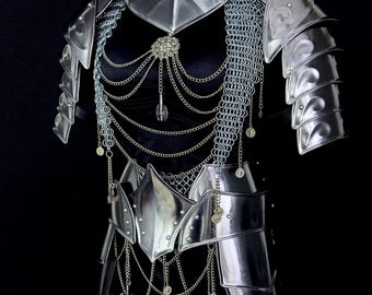 Conjunto de armadura de acero medieval artesanal: coraza, gorguera, hombreras y cota de malla / LARP, cosplay, ferias renacentistas