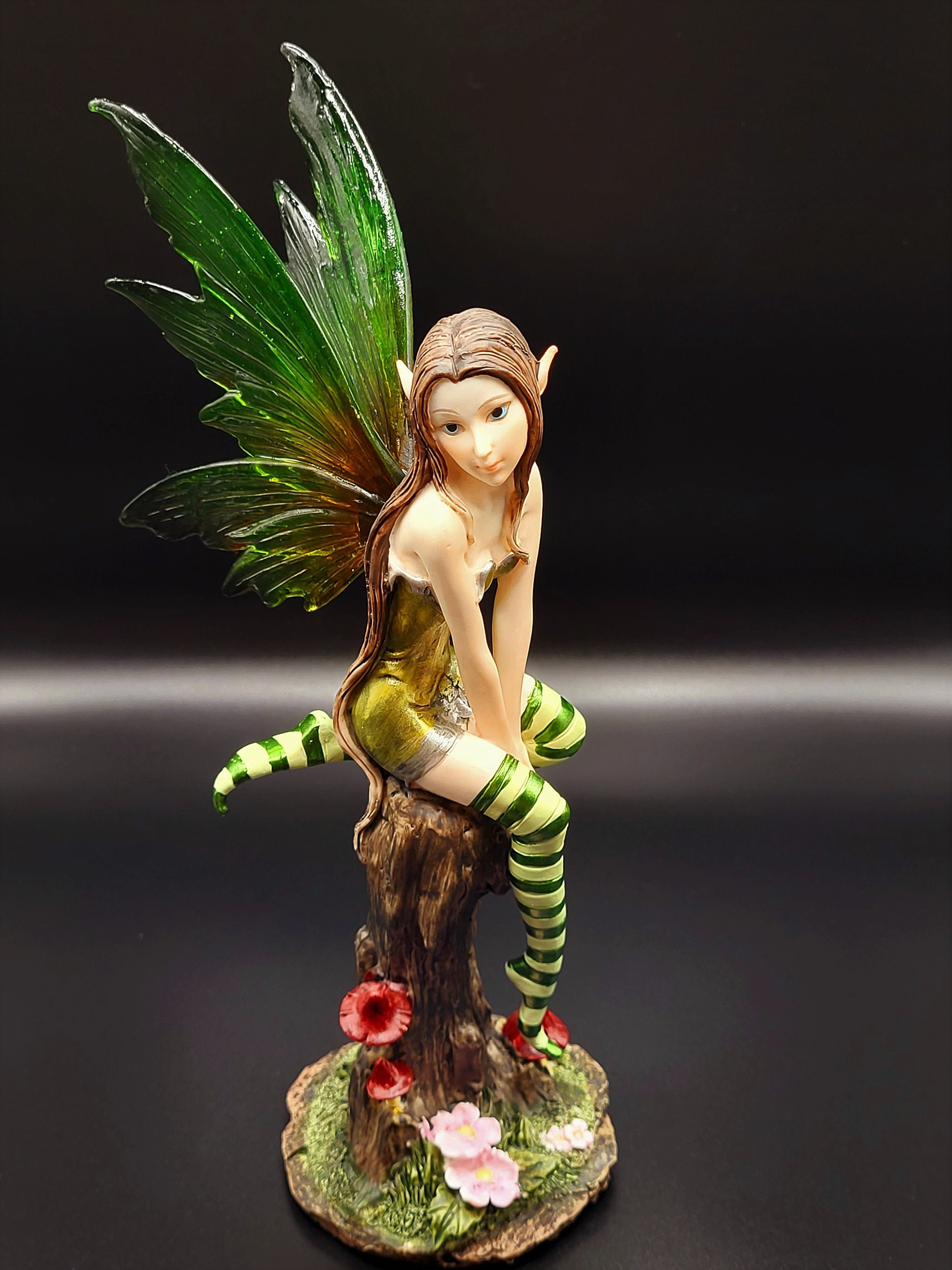 Pretty Fairy Elf Sitting on a Tree Stump 9 " Figurine, Fairies, Collectibles, Angels, Knick Knacks, Decoration
