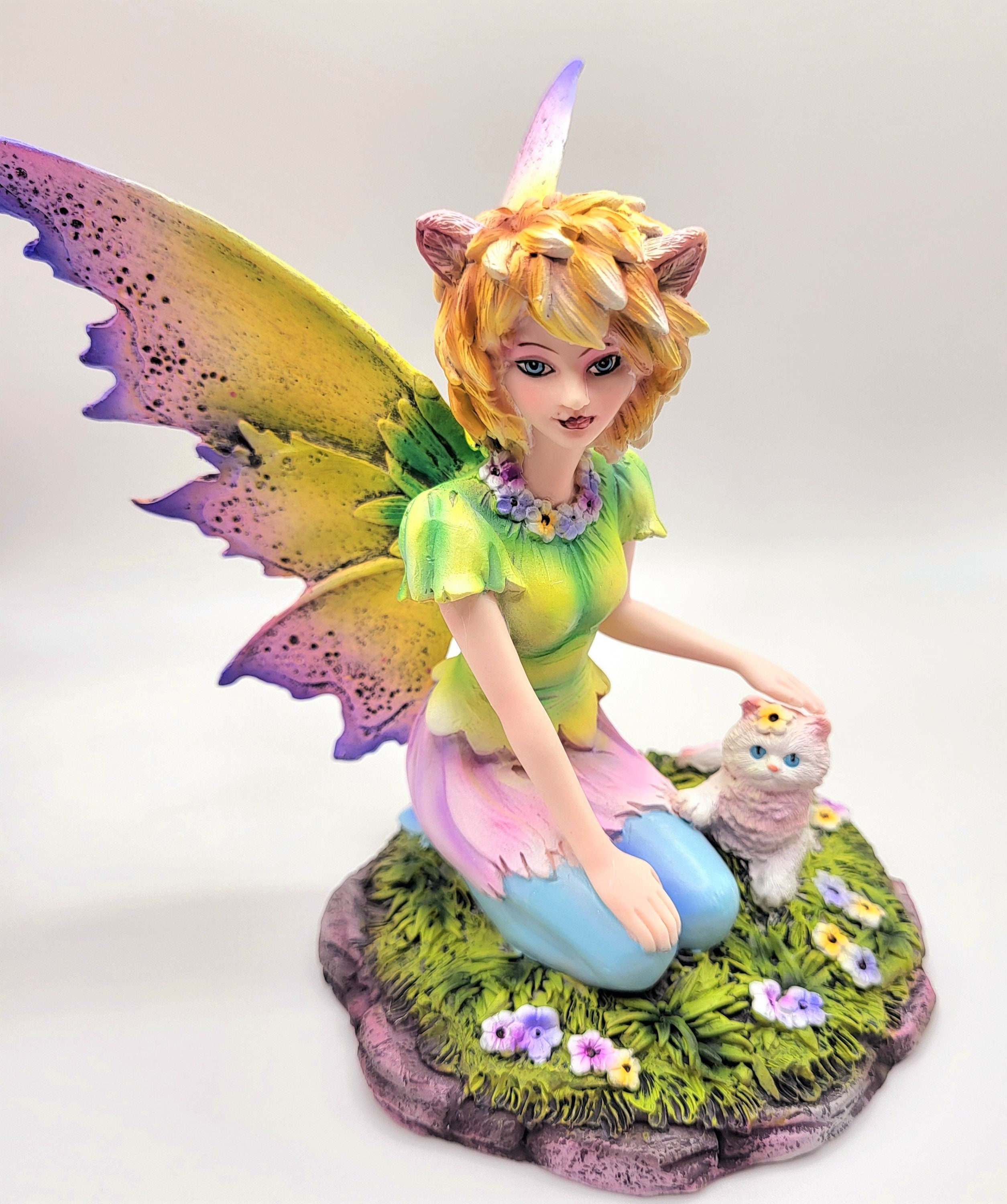 Pretty Blond Fairy with White Cat Kneeling on a Bed of Green Leaves 5 1/4 " Figurine, Fairies, Collectibles, Angels, Knick Knacks
