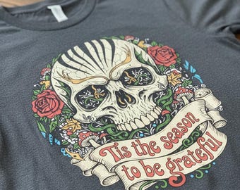 tis die Saison Grateful Dead Totenkopf und Blumen