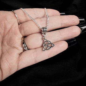 Silver Triquetra Pendant Necklace For Women Celtic Knot Stainless Steel Necklace Gift For Her Triquetra Knot Jewellery Birthday Gift Idea