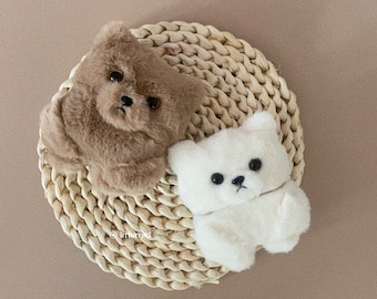 Funda para AirPods SHY TEDDY - Funda suave y adorable hecha a mano para AirPods de primera, segunda, tercera, cuarta, quinta generación, Pro, Pro 2 y Pro 3.