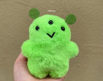 GREENIE THE ALIEN Handmade Anxiety Comfort Stuffed Animal, Sensory Gift, Pocket Pom Pom Pal, Emotional Support Alien Plush, Alien Gift Idea