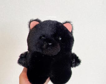 Funda para AirPods con diseño de osito de peluche color carbón - Funda suave y adorable hecha a mano para AirPods de primera, segunda, tercera, cuarta, quinta, Pro, Pro 2 y Pro 3.