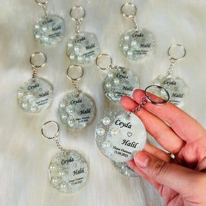 Porte-clés époxy personnalisable pour cadeau de mariage | Cadeau de porte-clés de mariage | Cadeau de mariage douche nuptiale | Cadeau de mariage élégant | Cadeau de mariage unique