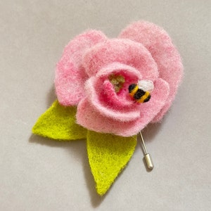 Flower and Bee Wool Felt Brooch, Birthday Gift, Gift For Her