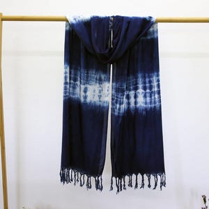 Shibori Soft Scarf | Natural Indigo Scarf | Hand Dyed Art Textile | Lindo presente unissex