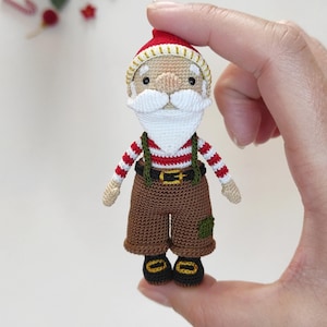 Miniature Amigurumi Santa Claus // New Year, Knitting , Crochet Doll, Amigurumi Doll, Handmade Doll, Mini Amigurumi, Minimalist