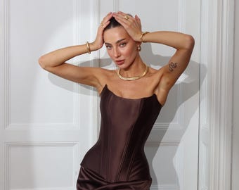 Ensemble jupe drapée corset en satin, haut bustier marron fait main et mini ou jupe longue, tenue de cérémonie de luxe, tenue sur mesure