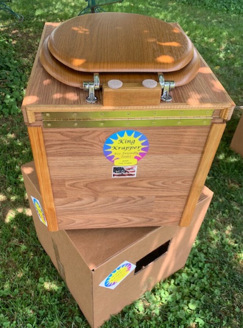 King Krapper Eco Friendly Urine Diverting Composting Toilet in Honey