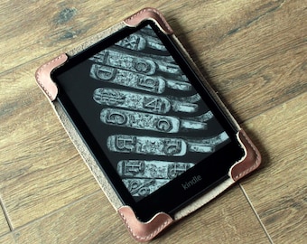 Funda de cuero hecha a mano para Kindle Paperwhite: Funda personalizada para lector electrónico con correa, color cacao.