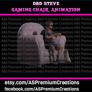 Könnte beinhalten: Eine digitale Animation eines Charakters aus dem Videospiel Dead by Daylight, Steve, der auf einem rosa und weißen Gaming-Stuhl sitzt. Der Stuhl hat ein Blumenmuster und der Charakter hält einen Controller. Der Text "DBD STEVE GAMING CHAIR ANIMATION" befindet sich oben im Bild. Der Text "etsy.com/ASPremiumCreations" und "facebook.com/ASPremiumCreations" befindet sich unten im Bild.