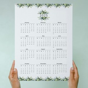 Calendário anual de flores verdes para impressão de uma página 2025, calendário vertical de parede ou mesa, tamanho A4 A5 EUA, início de domingo e segunda-feira, download digital