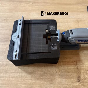 Table de travail Dremel : établi universel pour outils rotatifs (coupe, meulage, ponçage)